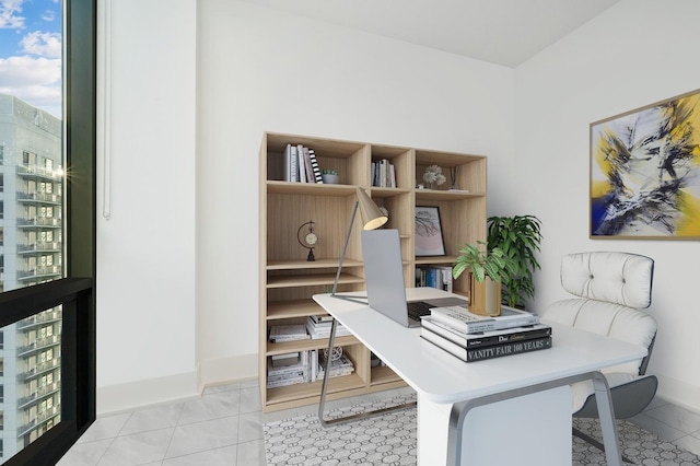 400 W Huron St Unit 1001, Chicago, IL 60654 - office space with baseboards