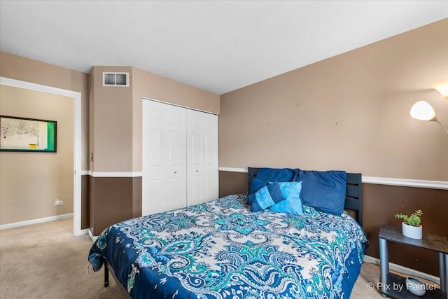 553 S Haverhill Ln, South Elgin, IL 60177 - bedroom with carpet, a closet, and baseboards