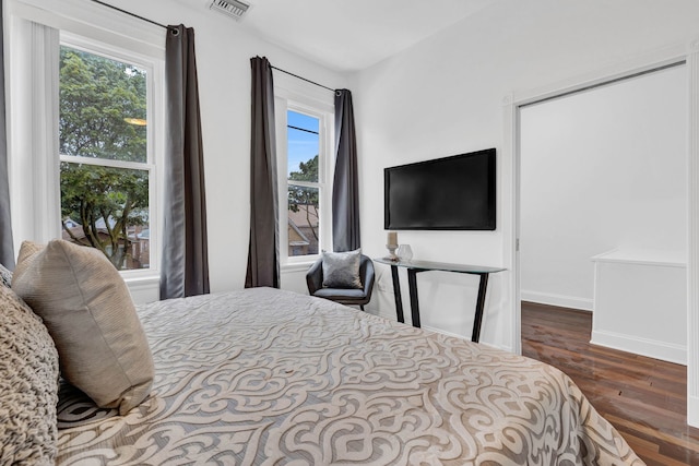 918 W 35th Pl, Chicago, IL 60609 - bedroom featuring wood finished floors and baseboards