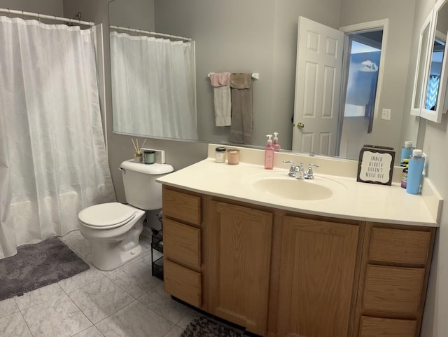 569 Arbor Ln, South Elgin, IL 60177 - bathroom with toilet, vanity, and a shower with shower curtain
