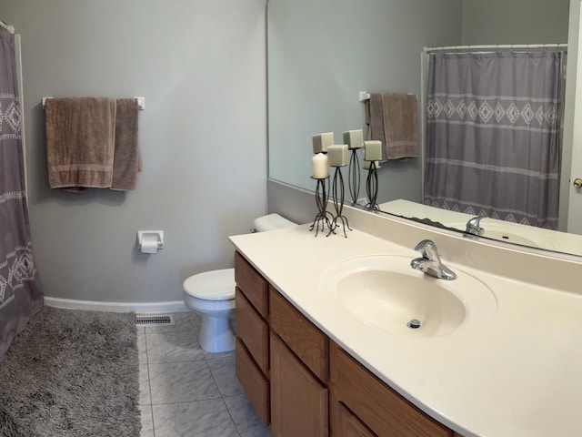 569 Arbor Ln, South Elgin, IL 60177 - bathroom featuring vanity, toilet, baseboards, and curtained shower