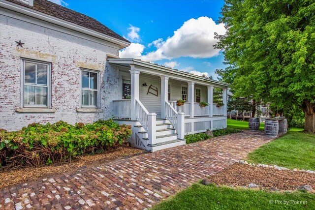 3N369 Lafox Rd, Saint Charles, IL 60175 - view of front facade featuring a porch