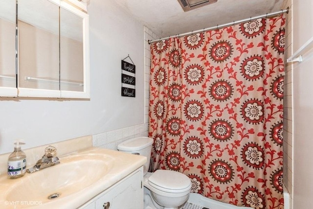 214 E Bailey Rd Unit J, Naperville, IL 60565 - full bathroom featuring toilet, a shower with curtain, and vanity