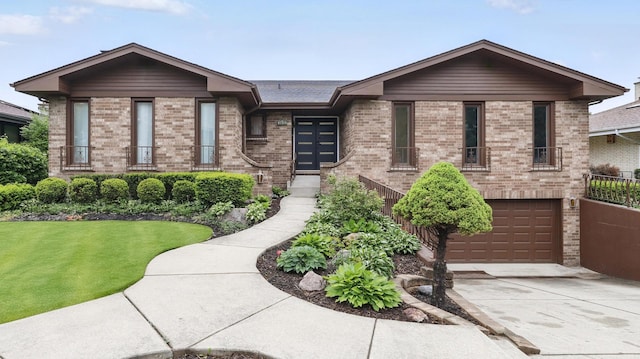 2819 S Briarwood Dr W, Arlington Heights, IL 60005 - photo 1