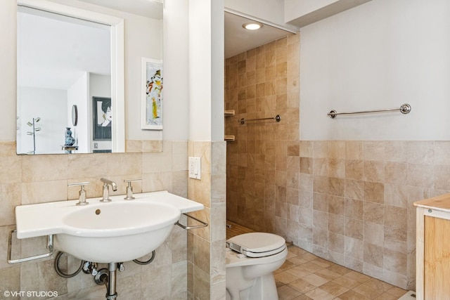 900 N Lake Shore Dr Unit 2906, Chicago, IL 60611 - full bath featuring tile walls, tiled shower, toilet, a sink, and tile patterned flooring