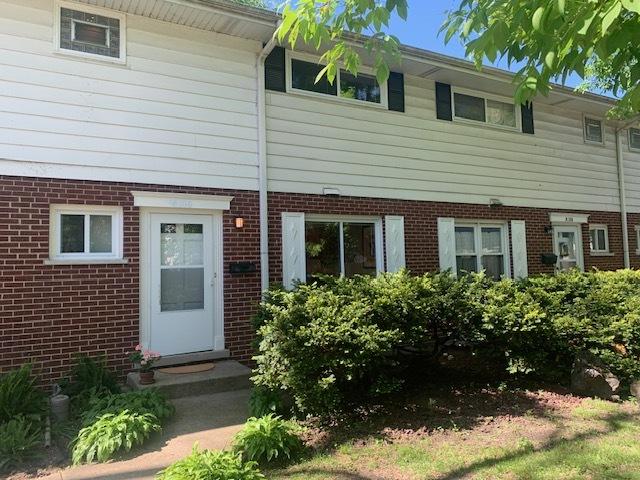 810 Skokie Blvd Unit C, Wilmette, IL 60091 - entrance to property with brick siding