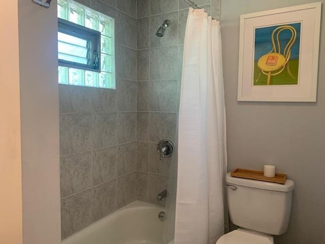810 Skokie Blvd Unit C, Wilmette, IL 60091 - full bathroom with shower / tub combo with curtain and toilet