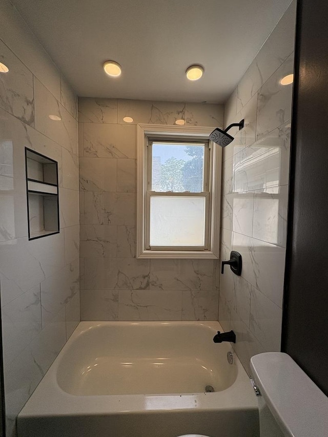 908 N Park St, Streator, IL 61364 - full bath with toilet and shower / bath combination