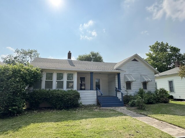 908 N Park St, Streator, IL 61364 - view of front facade featuring a front lawn, a chimney, and a porch