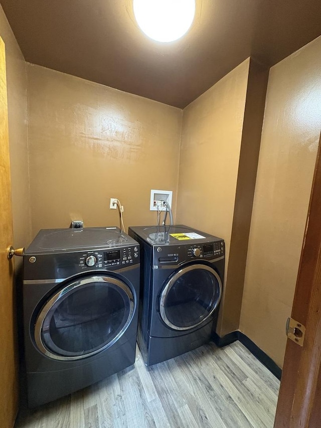 1515 Johnson St, Ottawa, IL 61350 - laundry room with washer and clothes dryer, wood finished floors, and baseboards