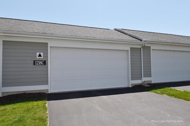 1218 Mariemont Rd Unit C, Sugar Grove, IL 60554 - garage with asphalt driveway