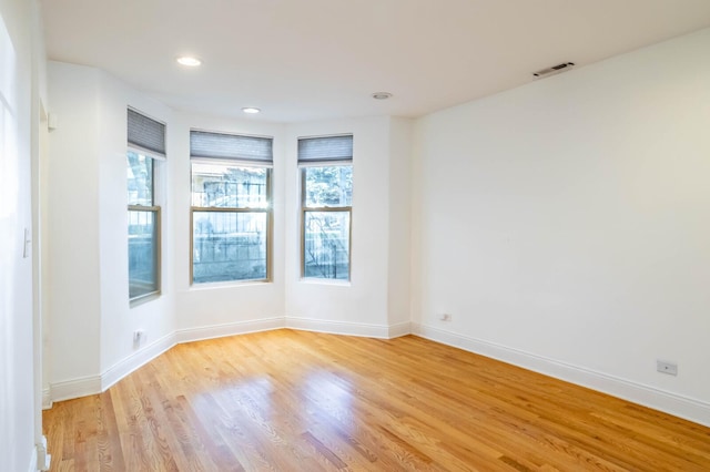 2512 N Marshfield Ave, Chicago, IL 60614 - empty room featuring light wood finished floors, recessed lighting, and baseboards
