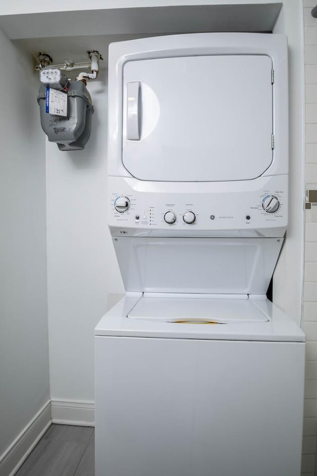 2512 N Marshfield Ave, Chicago, IL 60614 - laundry room featuring stacked washer and clothes dryer and baseboards