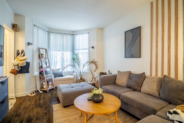 2512 N Marshfield Ave, Chicago, IL 60614 - living room with wood finished floors and baseboards