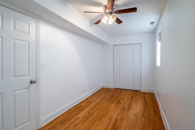 2512 N Marshfield Ave, Chicago, IL 60614 - unfurnished bedroom featuring light wood-style flooring, baseboards, a closet, and a ceiling fan