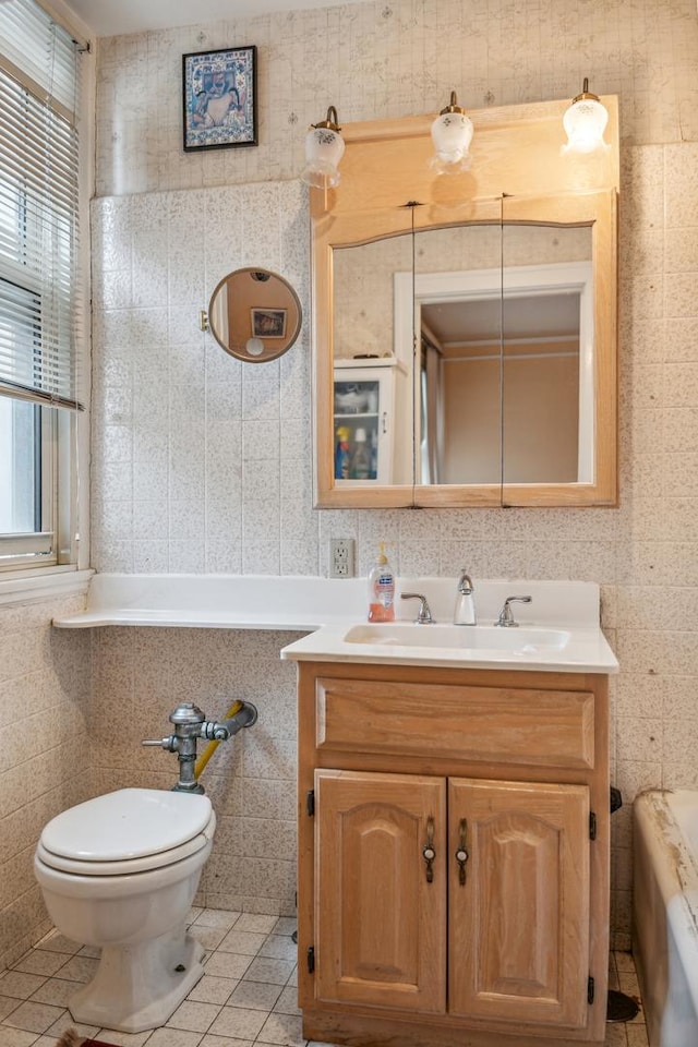 5000 S E End Ave Unit 13A, Chicago, IL 60615 - bathroom featuring tile walls, plenty of natural light, toilet, vanity, and a bathtub