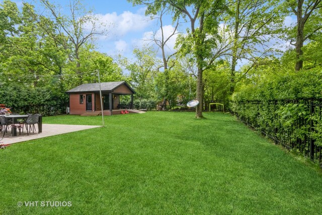 723 Gardner Rd, Flossmoor, IL 60422 - fenced backyard with an outbuilding and a patio