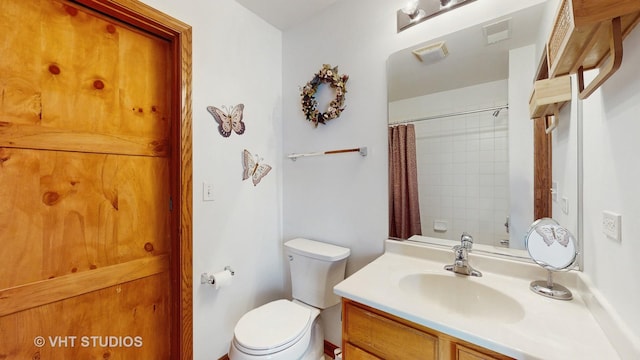 105 Grandview Ct, Volo, IL 60020 - bathroom featuring vanity, toilet, and a shower with shower curtain