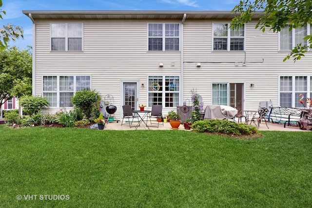 105 Grandview Ct, Volo, IL 60020 - back of property featuring a patio and a yard