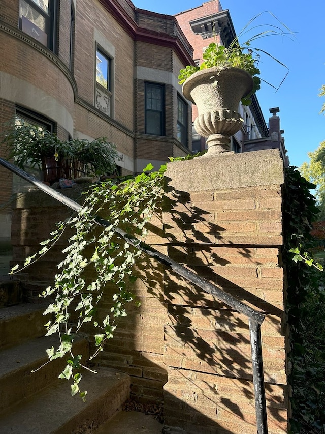 5484 S Hyde Park Blvd, Chicago, IL 60615 - exterior view of brick siding