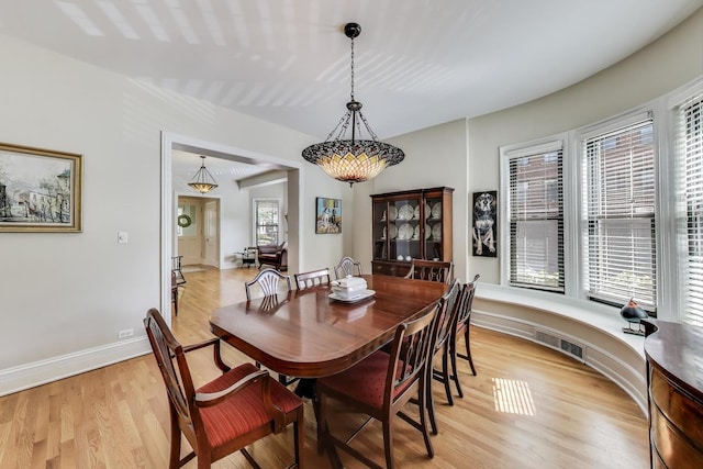 5484 S Hyde Park Blvd, Chicago, IL 60615 - dining space with light wood-style flooring and baseboards