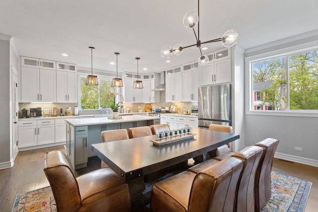 589 Quassey Ave, Lake Bluff, IL 60044 - dining area with healthy amount of natural light, recessed lighting, baseboards, wood finished floors, and a chandelier