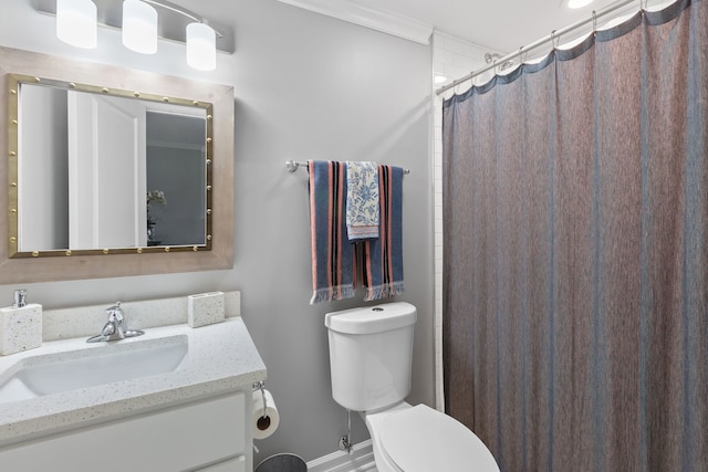589 Quassey Ave, Lake Bluff, IL 60044 - full bath with vanity, toilet, and a shower with curtain