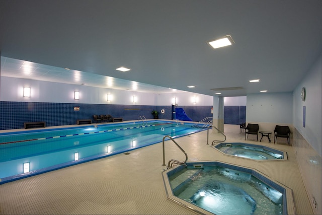 505 N Lake Shore Dr Unit 4105, Chicago, IL 60611 - view of indoor community pool