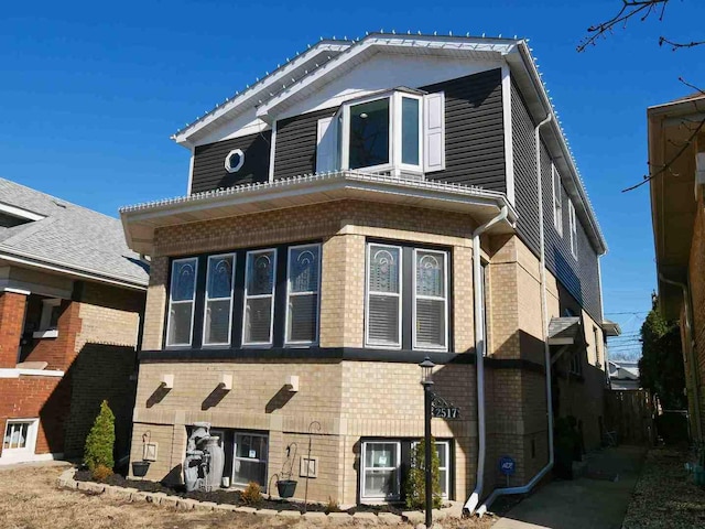 view of front facade featuring brick siding