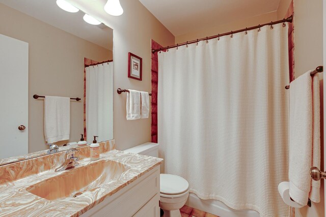1111 S Waukegan Rd Unit 10, Lake Forest, IL 60045 - bathroom featuring vanity, toilet, and shower / tub combo