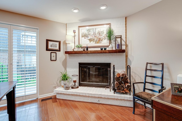 1111 S Waukegan Rd Unit 10, Lake Forest, IL 60045 - living room featuring a fireplace, wood finished floors, recessed lighting, and baseboards