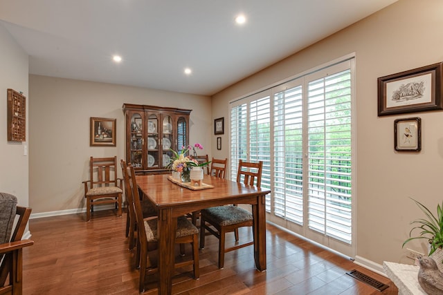 1111 S Waukegan Rd Unit 10, Lake Forest, IL 60045 - dining room with wood finished floors, recessed lighting, and baseboards