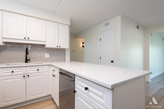 3940 W Bryn Mawr Ave Unit 403, Chicago, IL 60659 - kitchen featuring a sink, dishwasher, a peninsula, and light wood-type flooring