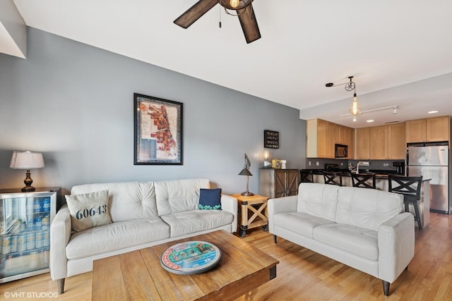 437 W N Ave Unit 404, Chicago, IL 60610 - living area featuring light wood-type flooring and ceiling fan