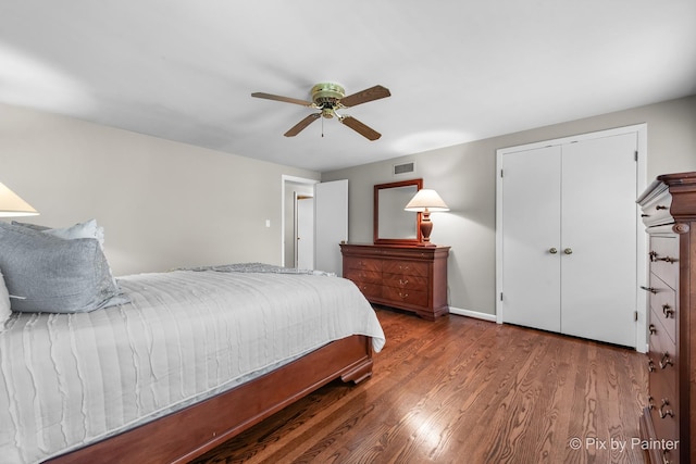 570 E Carpenter Dr, Palatine, IL 60074 - bedroom featuring wood finished floors and ceiling fan