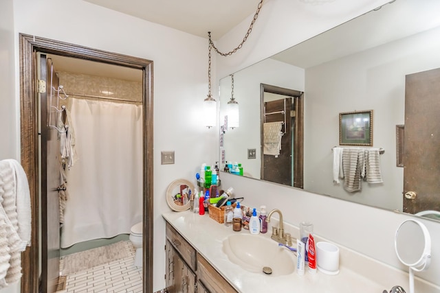 5N683 Ravine Dr, Saint Charles, IL 60175 - full bath featuring toilet, vanity, and shower / bathtub combination with curtain