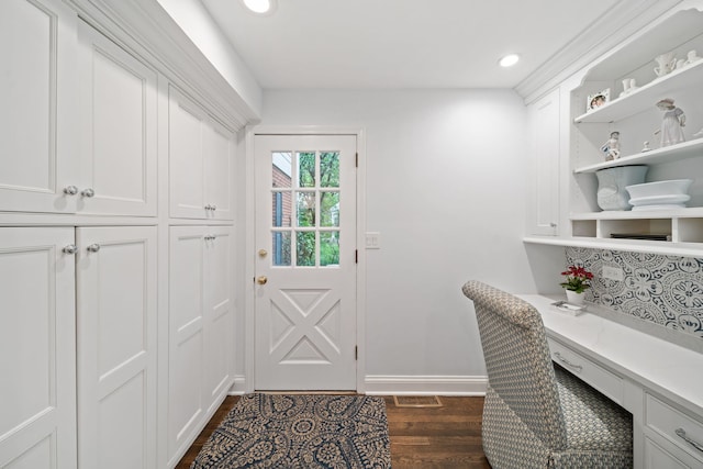 1305 Sleepy Hollow Rd, Glenview, IL 60025 - entryway with dark wood-style floors, baseboards, and recessed lighting