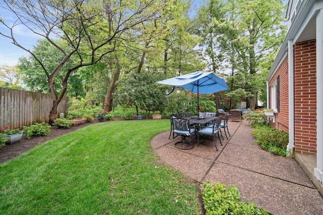 1305 Sleepy Hollow Rd, Glenview, IL 60025 - view of yard featuring a patio