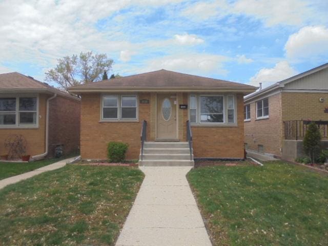 7650 Lavergne Ave, Burbank, IL 60459 - bungalow featuring a front lawn and brick siding