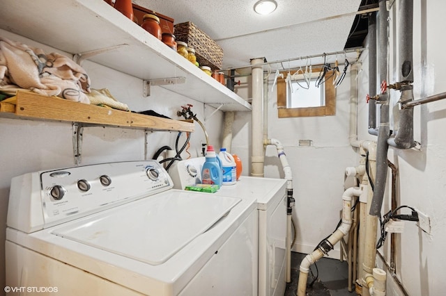 769 N Eastland St, Elmhurst, IL 60126 - laundry area featuring independent washer and dryer