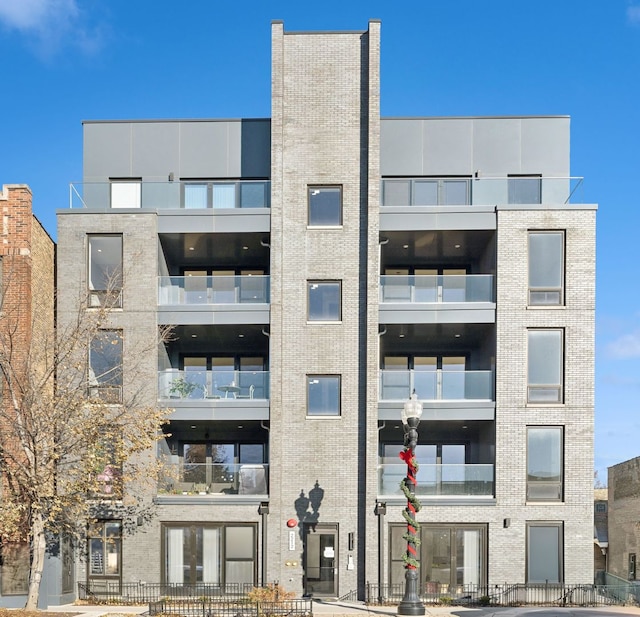2212 W Lawrence Ave Unit 2W, Chicago, IL 60625 - view of apartment building / complex