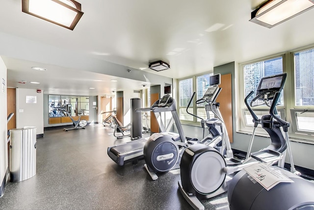 345 N Lasalle Blvd Unit 3602, Chicago, IL 60654 - workout area with baseboards