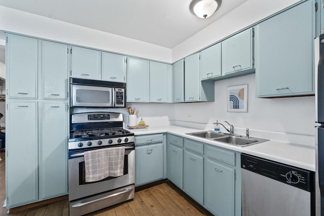 1331 S Finley Rd Unit 114, Lombard, IL 60148 - kitchen with stainless steel appliances, a sink, wood finished floors, and light countertops