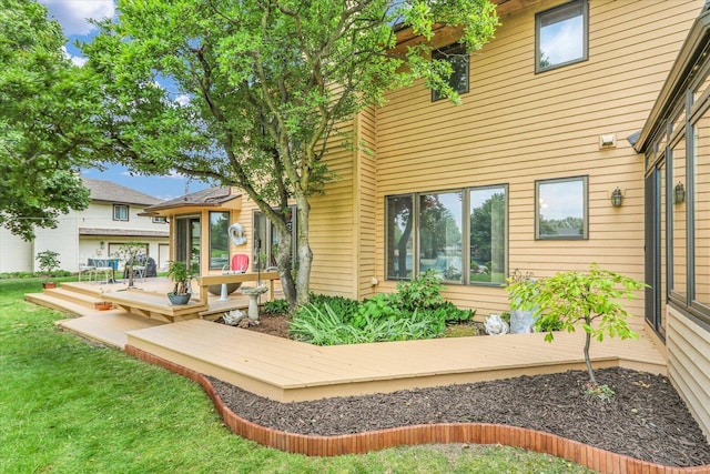 4008 Pinecrest Dr, Champaign, IL 61822 - back of property with a deck and a yard