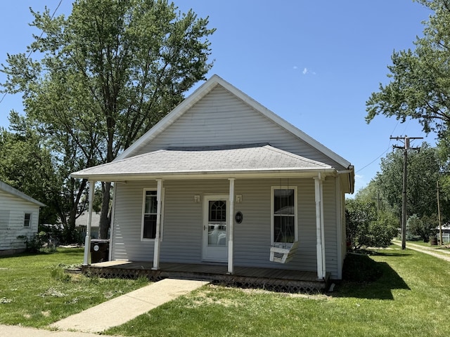 109 S Willow St, Toluca, IL 61369 - view of front of property featuring covered porch and a front yard