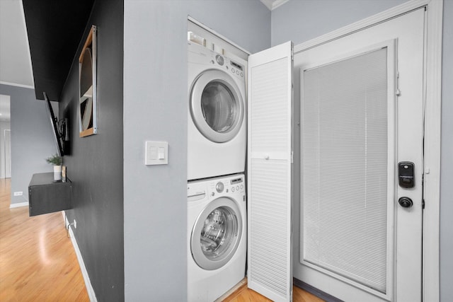 1637 W Columbia Ave Unit 3W, Chicago, IL 60626 - washroom with stacked washer and clothes dryer, light wood-type flooring, baseboards, and ornamental molding