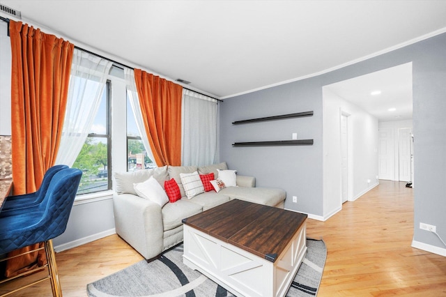 1637 W Columbia Ave Unit 3W, Chicago, IL 60626 - living area with light wood finished floors, baseboards, and recessed lighting