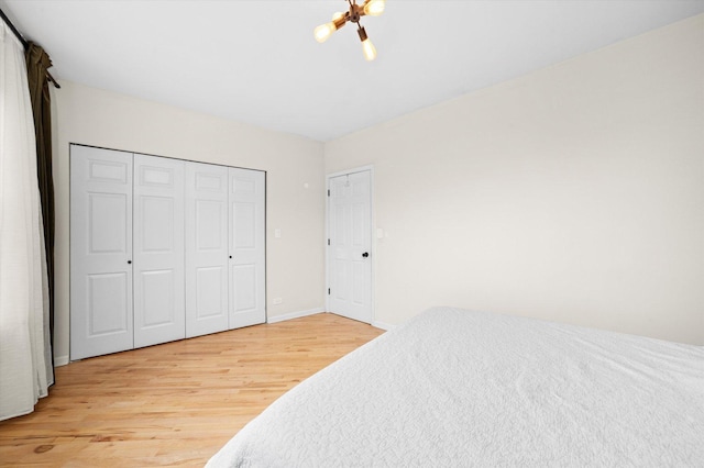 1637 W Columbia Ave Unit 3W, Chicago, IL 60626 - bedroom featuring light wood finished floors, baseboards, and a closet
