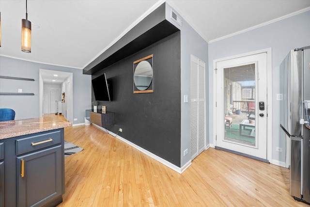 1637 W Columbia Ave Unit 3W, Chicago, IL 60626 - interior space with freestanding refrigerator, ornamental molding, light wood finished floors, baseboards, and decorative light fixtures