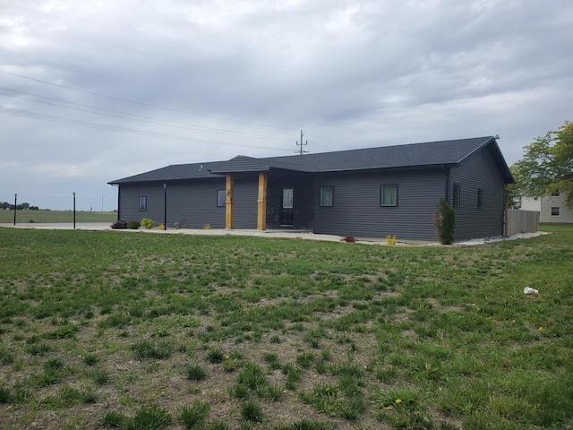 507 N Secor St, Gilman, IL 60938 - back of house with a yard